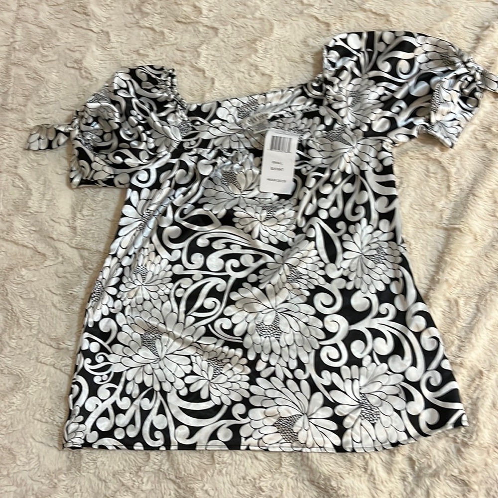 New With Tag Allyson Taylor Black & White Floral Blouse Square Neck Top Size S